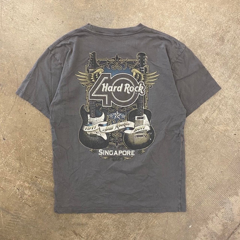 Vintage Y2K Hard Rock Cafe Singapore Guitar Music Wings Rock and Roll T-Shirt L